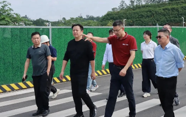 三江新區(qū)（臨港經(jīng)開(kāi)區(qū)）黨工委委員、南溪經(jīng)開(kāi)區(qū)管委會(huì)主任李勇率隊(duì)調(diào)研遠(yuǎn)東股份宜賓智能產(chǎn)業(yè)園